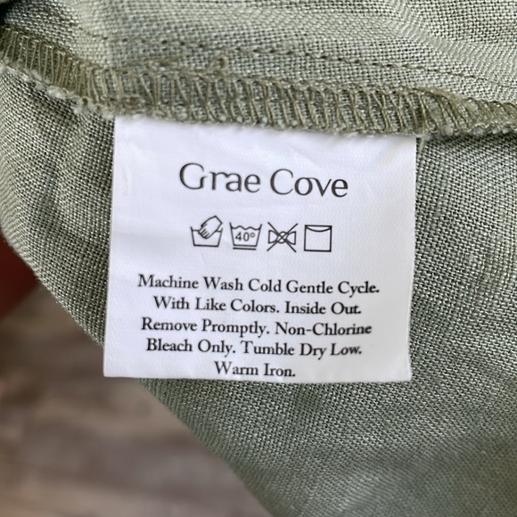 Super cute and sustainable. Only worn once. - Picture 7 of 7